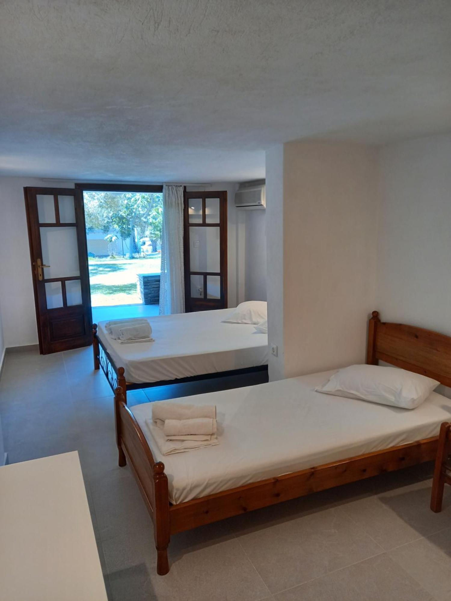 Petradaki Apartments Μόλα Καλύβα Δωμάτιο φωτογραφία