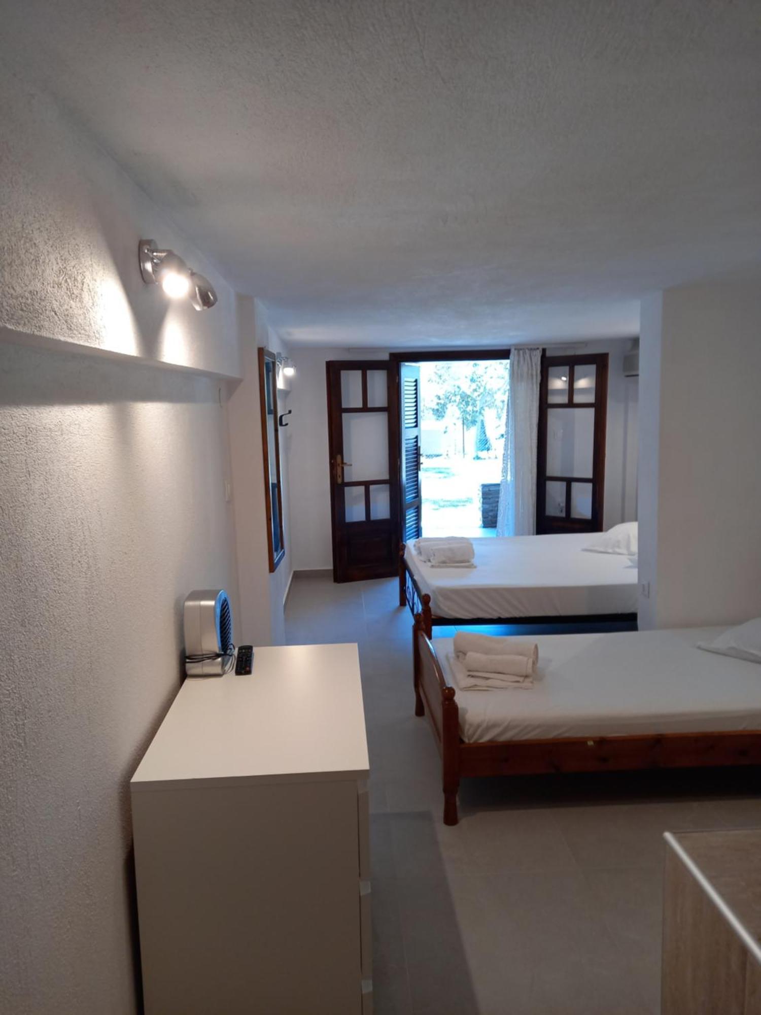 Petradaki Apartments Μόλα Καλύβα Δωμάτιο φωτογραφία