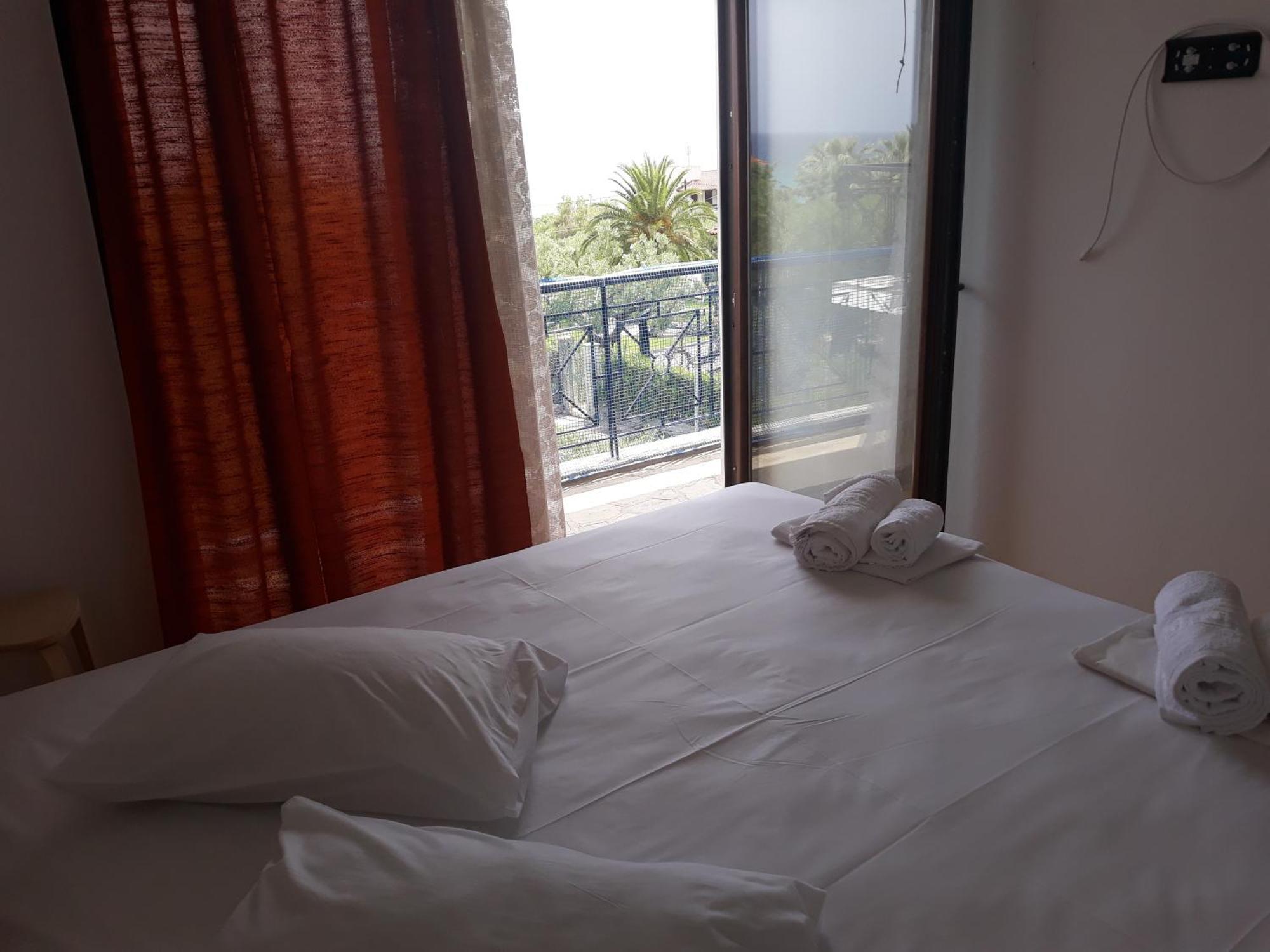 Petradaki Apartments Μόλα Καλύβα Δωμάτιο φωτογραφία