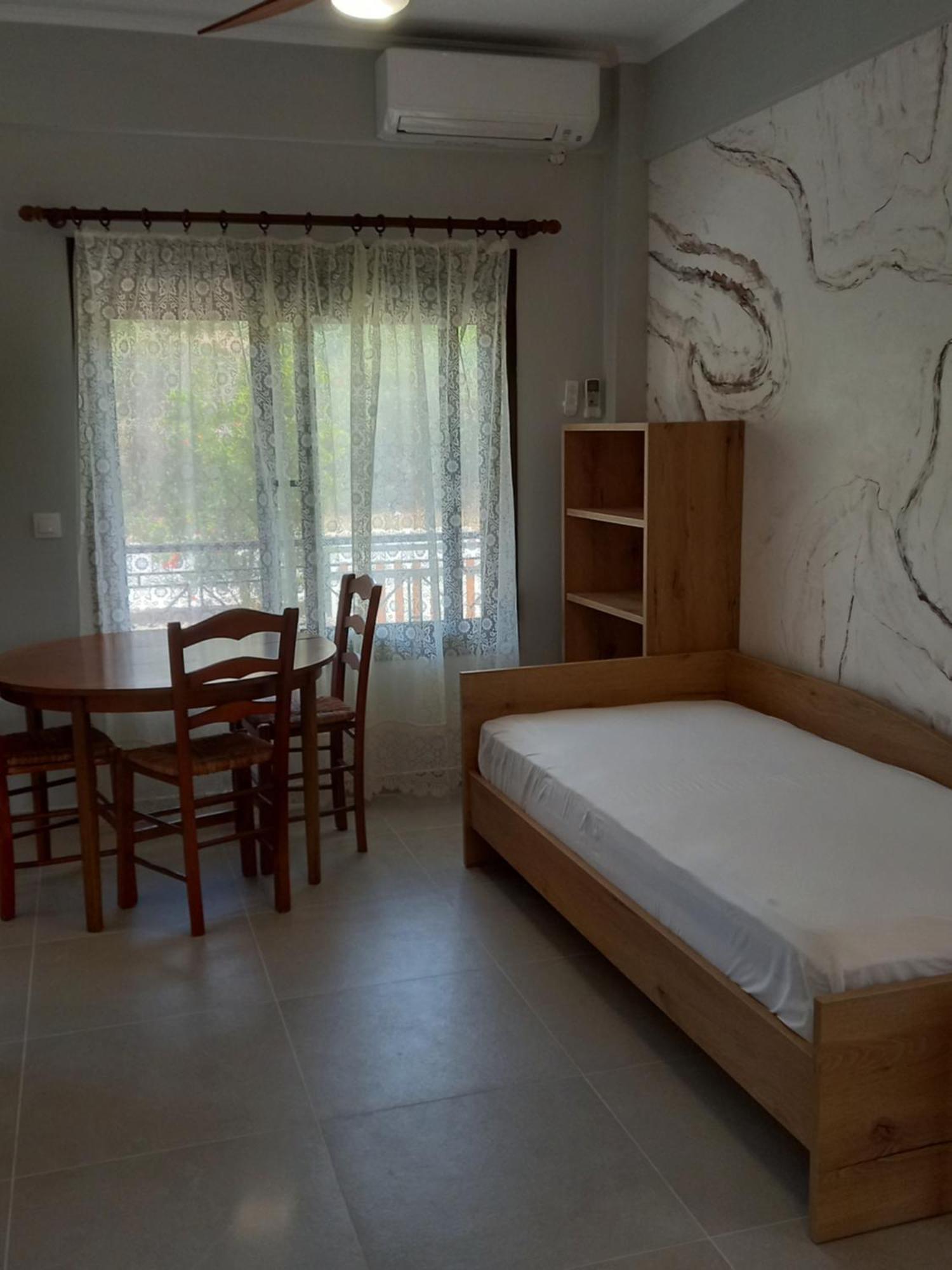 Petradaki Apartments Μόλα Καλύβα Δωμάτιο φωτογραφία